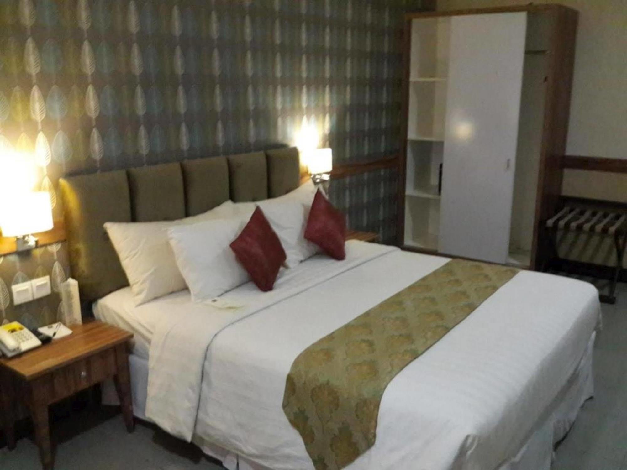 Amarelo Hotel Solo Εξωτερικό φωτογραφία